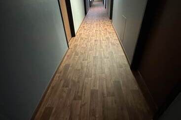 旅馆 J E Hotel & Suites