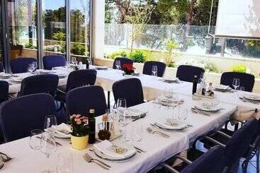 مبيت وإفطار Rogač Rooms & Restaurant