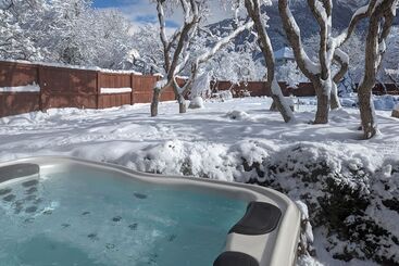 بيت ريفى Epic Sandy Home W/ Heated Pool & Mountain Views!