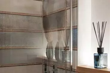 簡易ホテル Elegance Room