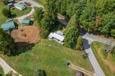 קוטג'' Moonshiner S Cabin Minutes From Two Wheels!