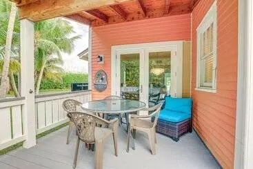 Mökkimajoitus Palm City Home W/ Pool & Florida Room   Near Golf