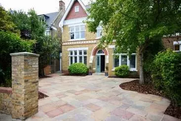Casa Rurale The Ealing Space Classy 5bdr House With Garden And Parking