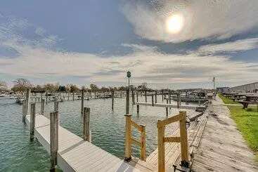 Hus på landet Cozy Algonac Home W/ Grill: Walk To St Clair River