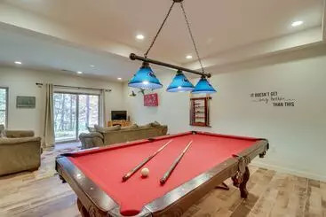 Mökkimajoitus Waterfront Lake Anna Home: Kayaks & Private Dock