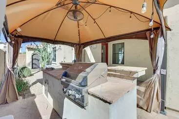 コテージ Wfh Friendly Goodyear Home W/ Private Hot Tub!