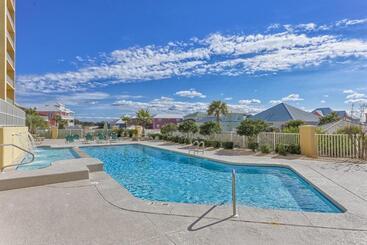 ホテル The Indies 708