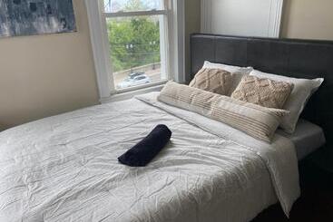 펜션 Cozy Apartment With City Skyline. Easy Commute Midtown Manhattan