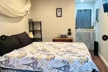 Majatalo Small Private Get Away, Tiny Home Garage Studio Apartment