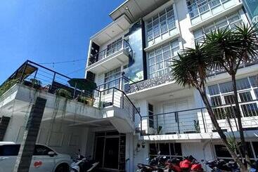 Majatalo Dinasty Living Syariah