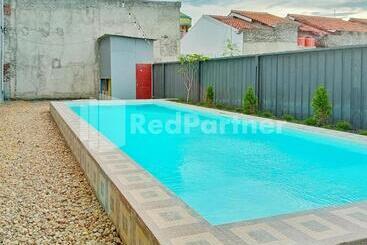 Szálloda Cerry Village Near Rs Mitra Siaga Tegal Redpartner