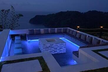 Pensione Silk Cotton Cottages