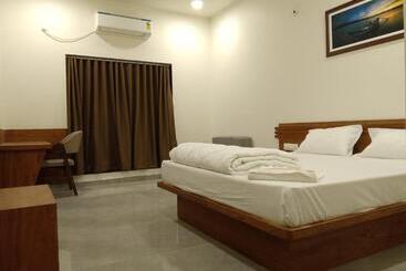 Hotel The Grand Dharti