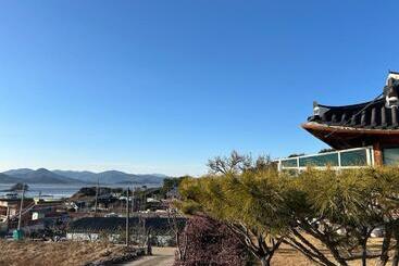 פנסיון Sunset Hanok Stay