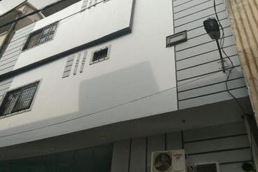 Pension (Hôtel basse catégorie) Second Home Guest House Near Agha Khan Hospital , Airport, Ghulshan E Jamal Karachi