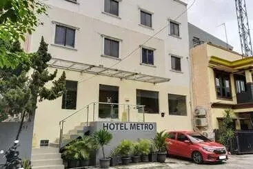 Metro Hotel Bekasi Powered By Cocotel