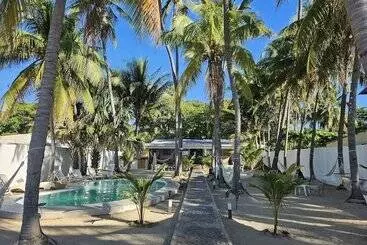 هتل Sunset Surf Villa