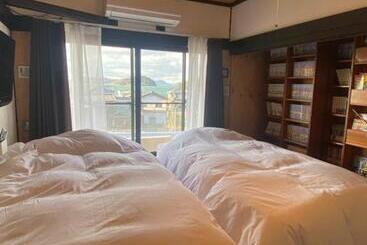 פנסיון 貸し切り宿の小見立