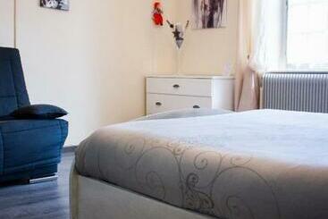 住宿加早餐  Aux Ronzières