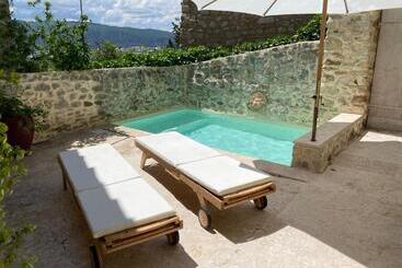 Nocleg ze śniadaniem Les Vieux Murs