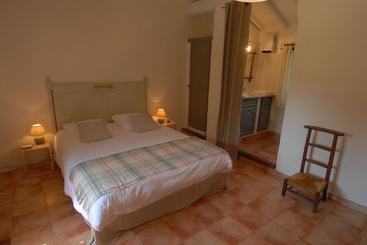 مبيت وإفطار Mas De Redoules