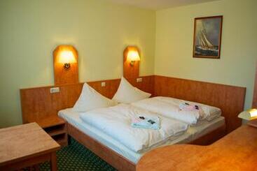 ホテル Gasthof & Pension Zum Himmel