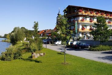Hotelli Restaurant Zum Goldenen Anker Mit Hallenbad & Wellnessbereich