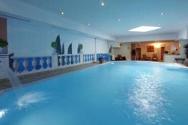 Hotel Restaurant Zum Goldenen Anker Mit Hallenbad & Wellnessbereich