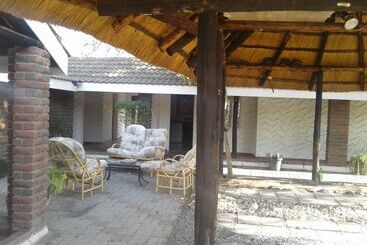 Hotel Road View Lodge