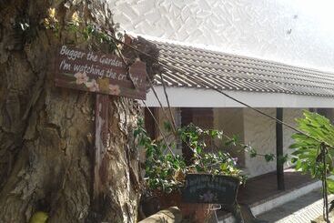 Hotel Road View Lodge