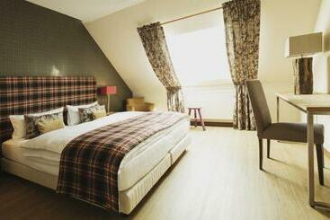 ホテル Weingut Hees Landgasthof Zum Jäger Aus Kurpfalz