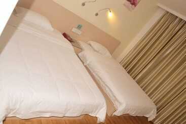 Yimi Hotel Shiqiao Metro Branch