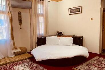 تختخواب و صبحانه Bottleneck Lodges