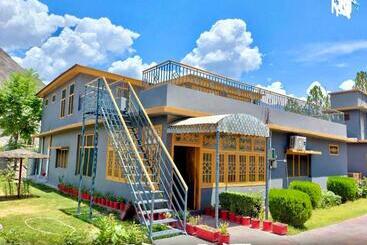 تختخواب و صبحانه Bottleneck Lodges