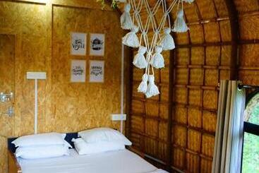 Bed and Breakfast Noah S Ark River Front Boat House Cottage