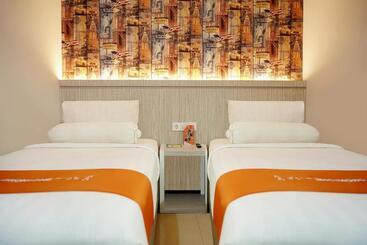 Front One Hotel Sragen