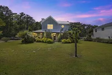 Country Solitude Close To The Beach Farmhouse