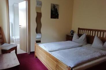 Отель Gaststätte & Pension Zum Türmer