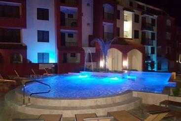 هتل The Plaza Suites