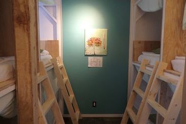 Igloo Dorm & Breakfast  Hostel