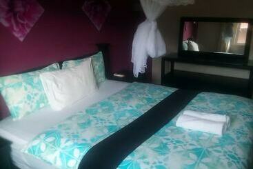 Hotelli Royal Olympia Lodges And Safaris Livingstone