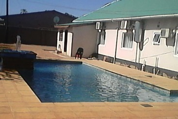 هتل Royal Olympia Lodges And Safaris Livingstone