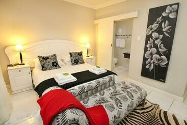 ツーリストアパートメント Montagu Four Seasons