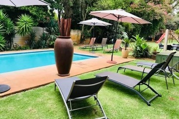 Pensionat Aerotropolis Guest Lodge