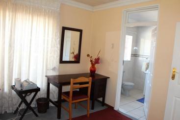 Phokeng Gardens Bed And Breakfast