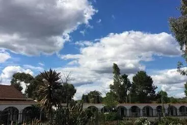 Azalea Motel