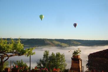 مبيت وإفطار D'ici Et D'ailleurs