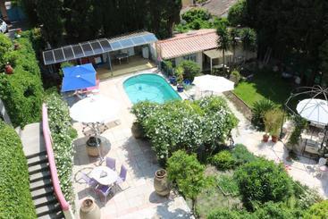 تختخواب و صبحانه L Oustalounet Chambres D Hotes