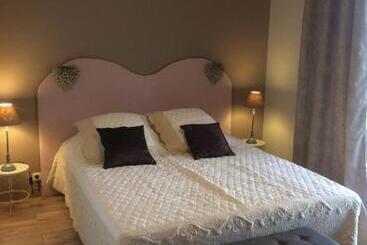 مبيت وإفطار Mas Auroma