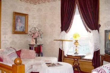 민박 Port City Victorian Inn